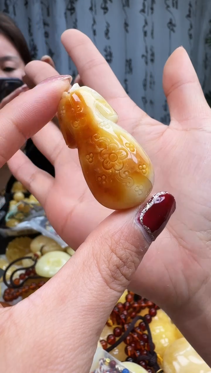 【闪购商品】琥珀裸石未镶嵌挂坠