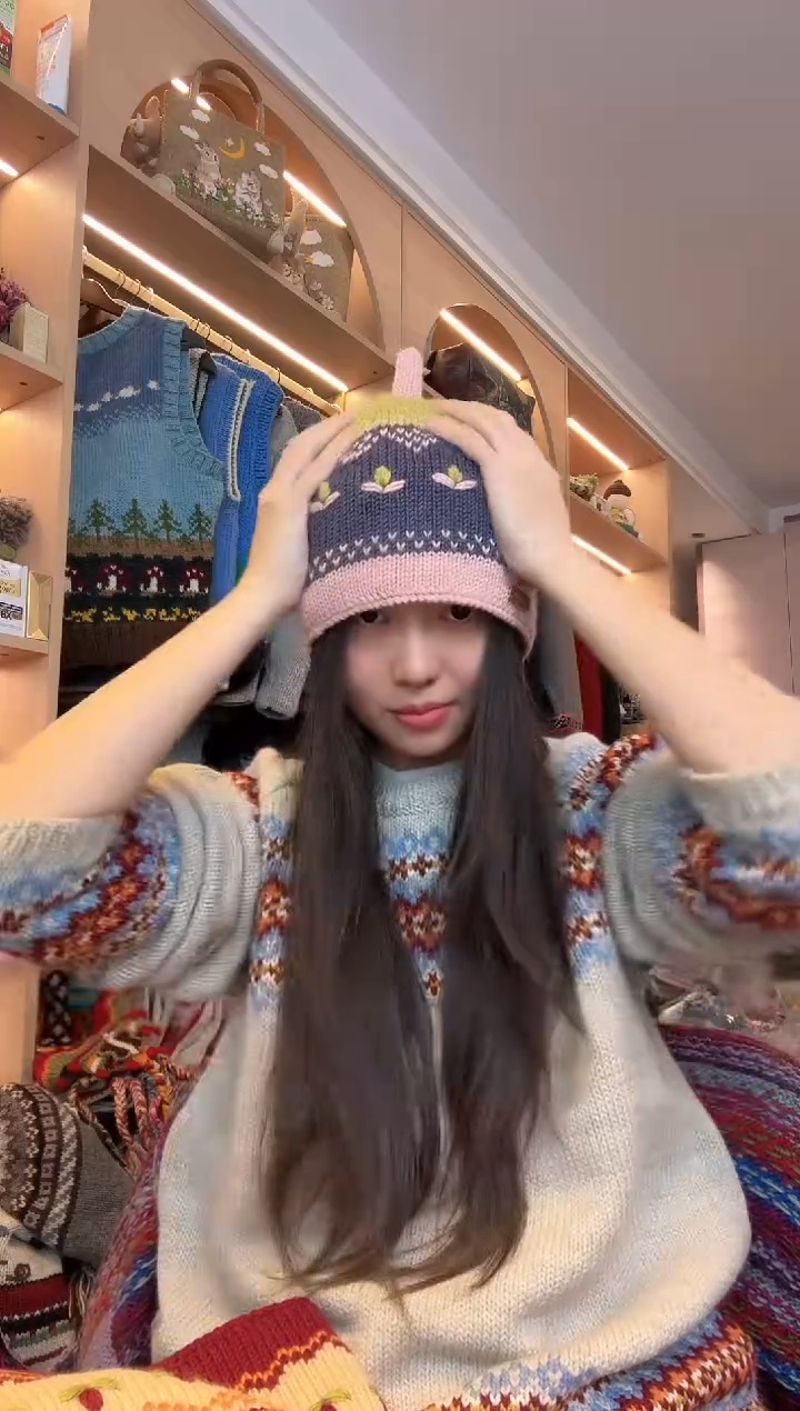 羊毛蓝色三叶草帽  