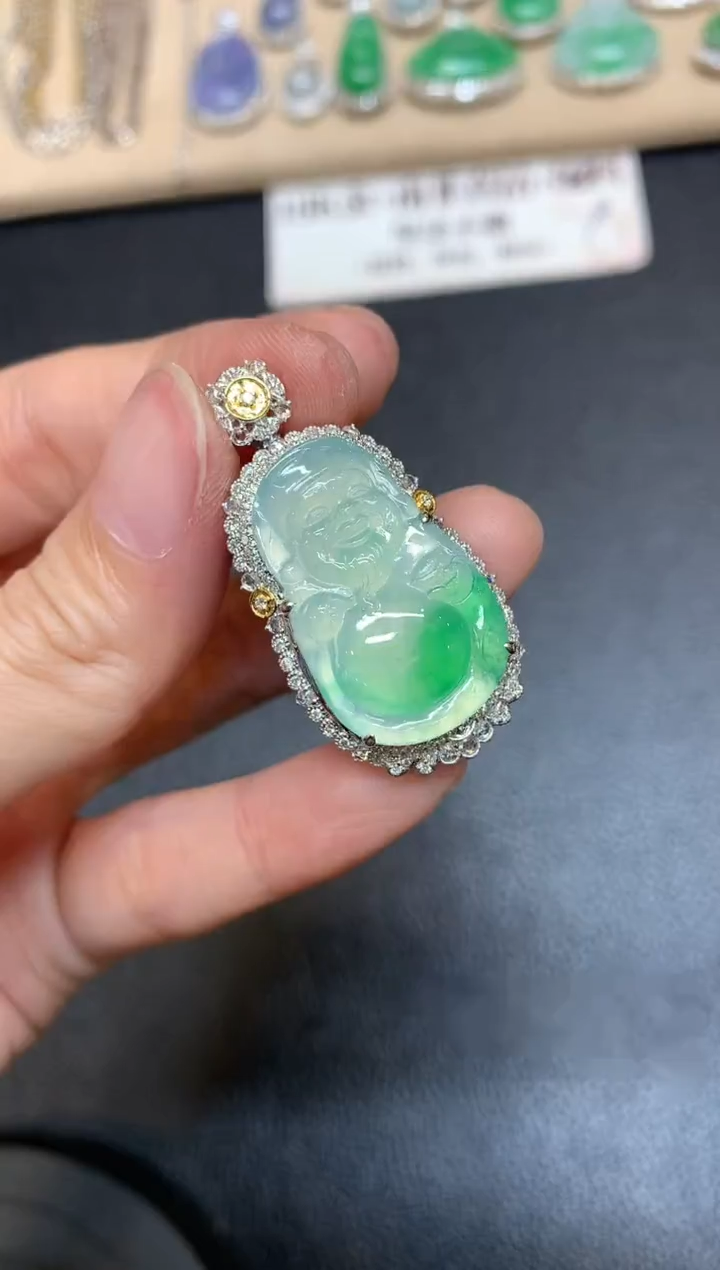 翡翠18K金镶嵌颈饰财神【无服务费