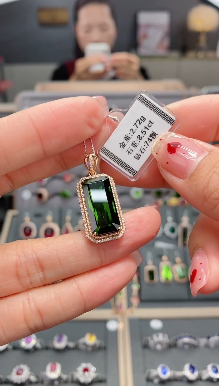 【闪购商品】碧玺颈饰18K金镶嵌8.51  