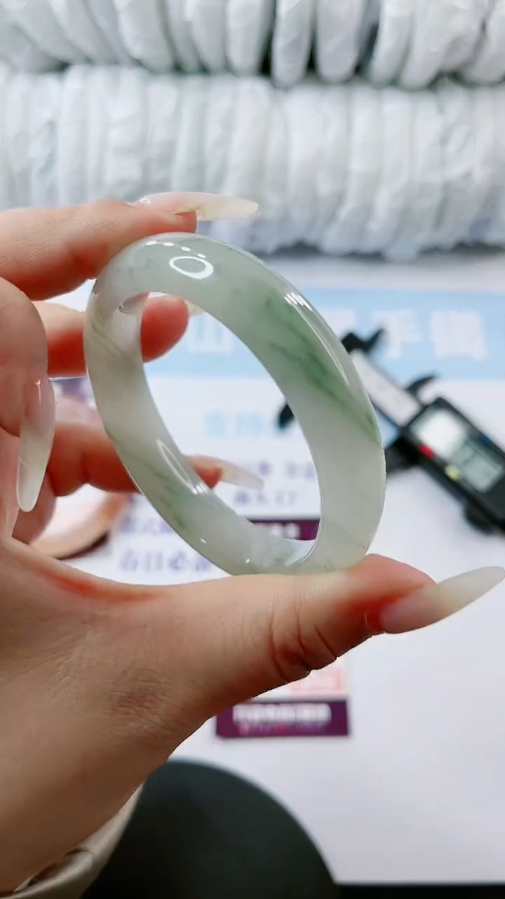 【闪购商品】石英质玉未镶嵌手镯多样性发货V441