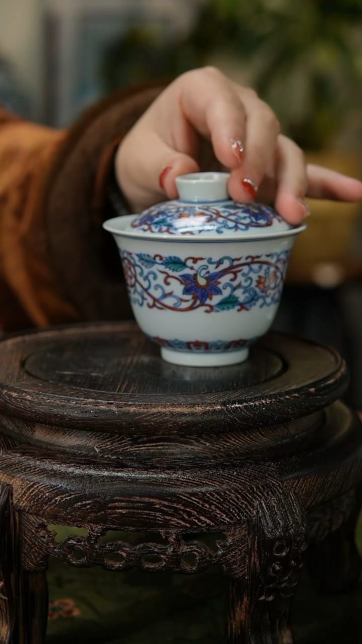 【闪购商品】204国企好瓷推荐官斗彩缠枝连盖碗