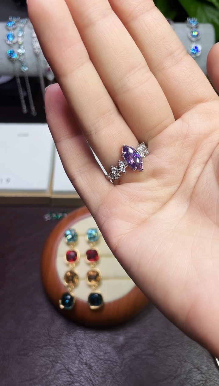 合金合成钻石紫宝马眼戒指