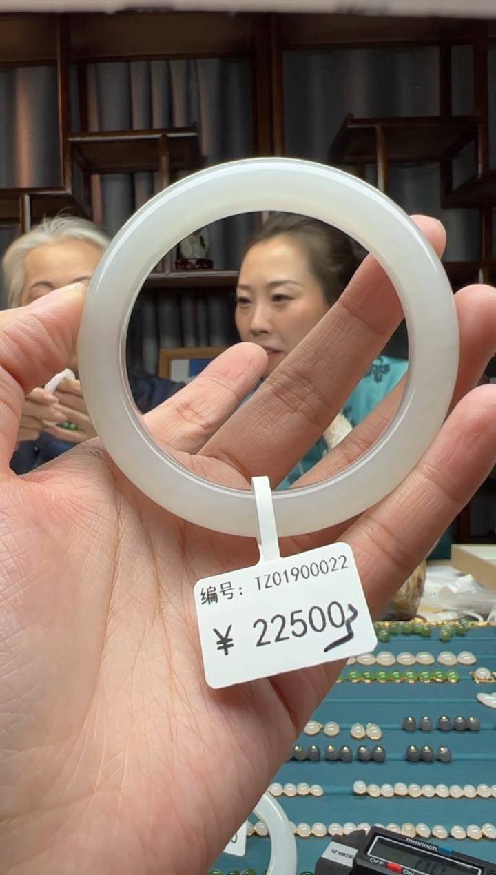 【闪购商品】和田玉颈饰未镶嵌手镯 58