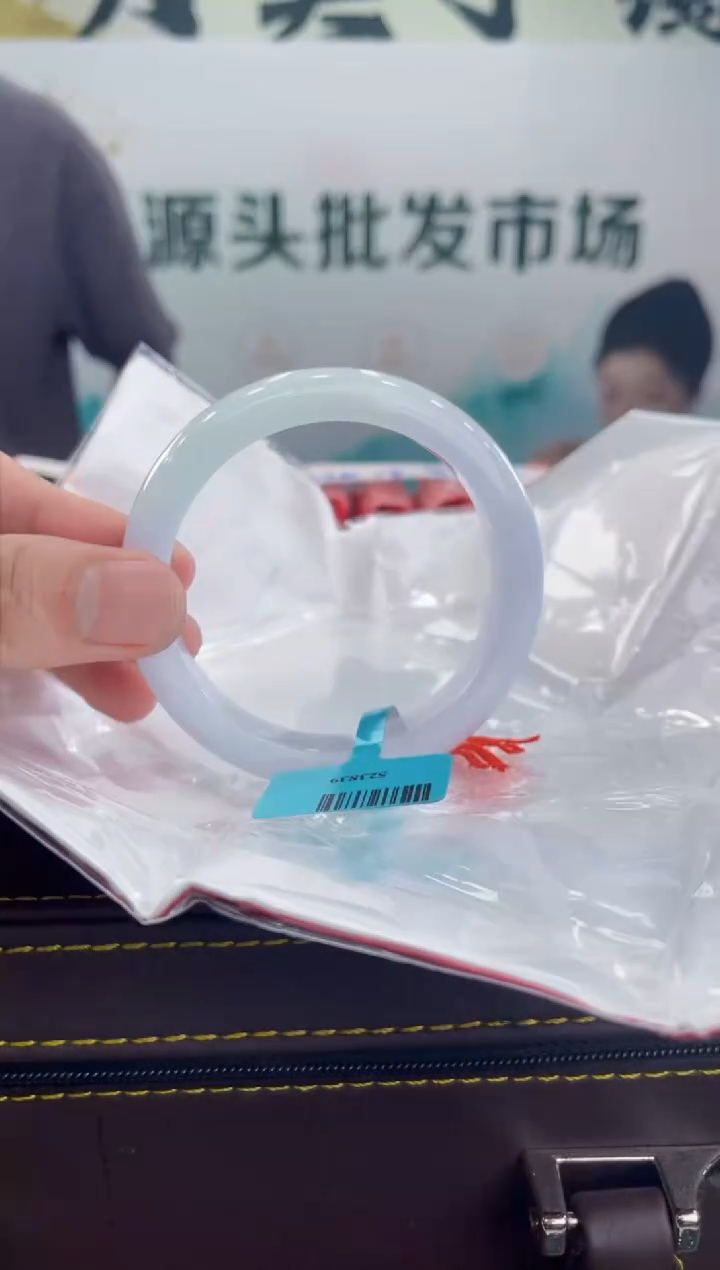 【闪购商品】翡翠手镯未镶嵌手镯