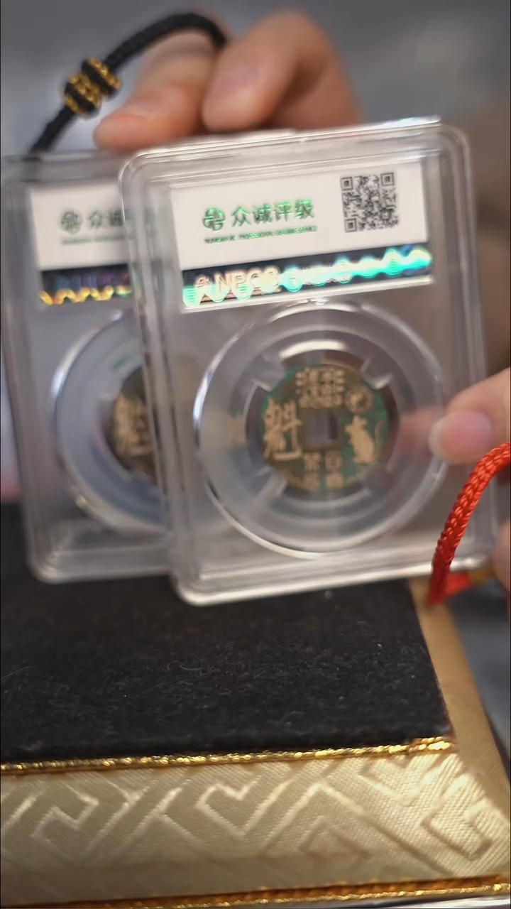 龙**下编号367生肖鼠和牛（配手绳）