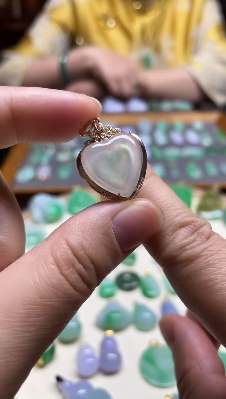 【闪购商品】翡翠颈饰18K金镶嵌爱心