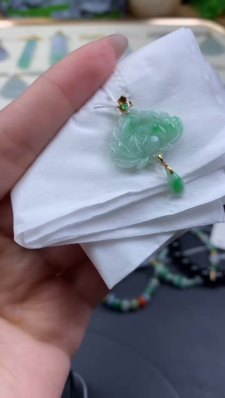 吊坠(不含链)18K金镶嵌翡翠莲花18K金扣镶嵌@@CMT