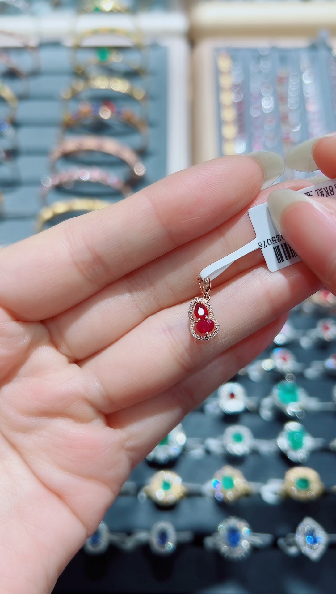 吊坠18K金镶嵌红宝石·