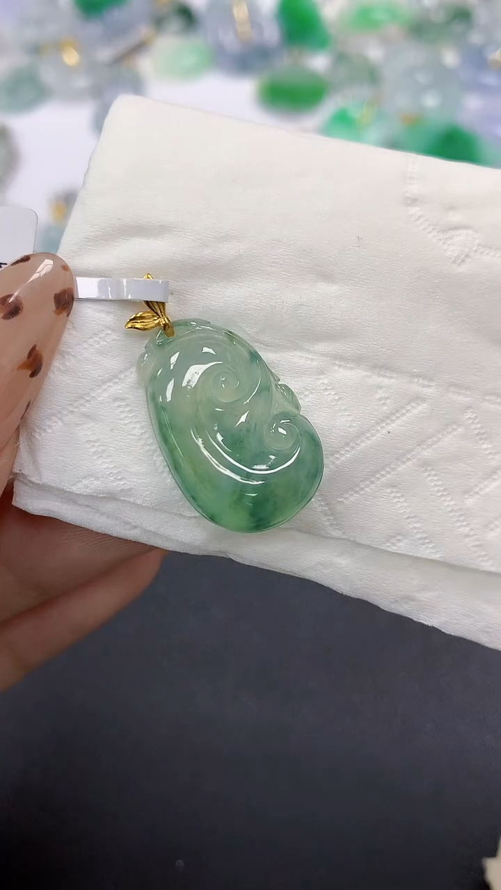 颈饰18K金镶嵌翡翠a货假一赔三支持复检百元上9元证书费自理