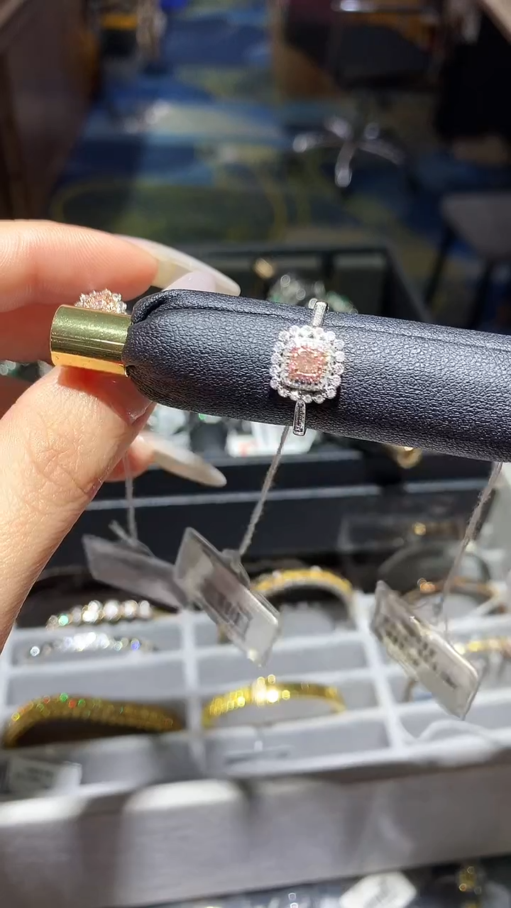 【闪购商品】钻石戒指18K金镶嵌戒指