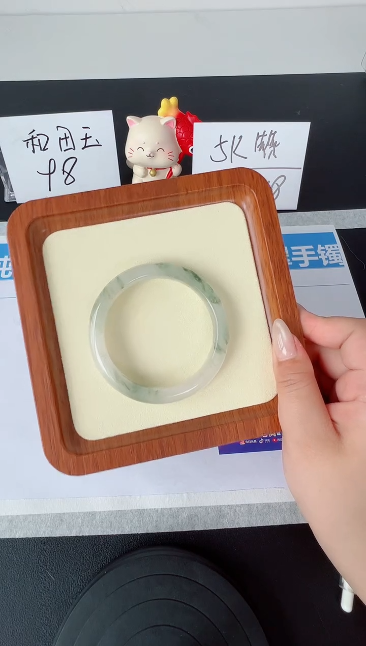 【闪购商品】石英质玉手镯未镶嵌编号：89--56.2圈 天山翠