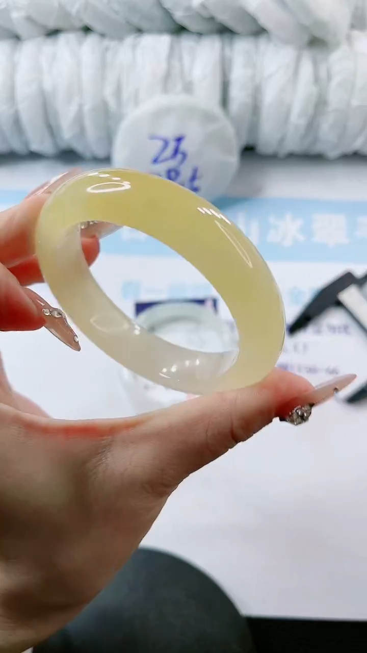 【闪购商品】石英质玉手镯未镶嵌多样性发货V706