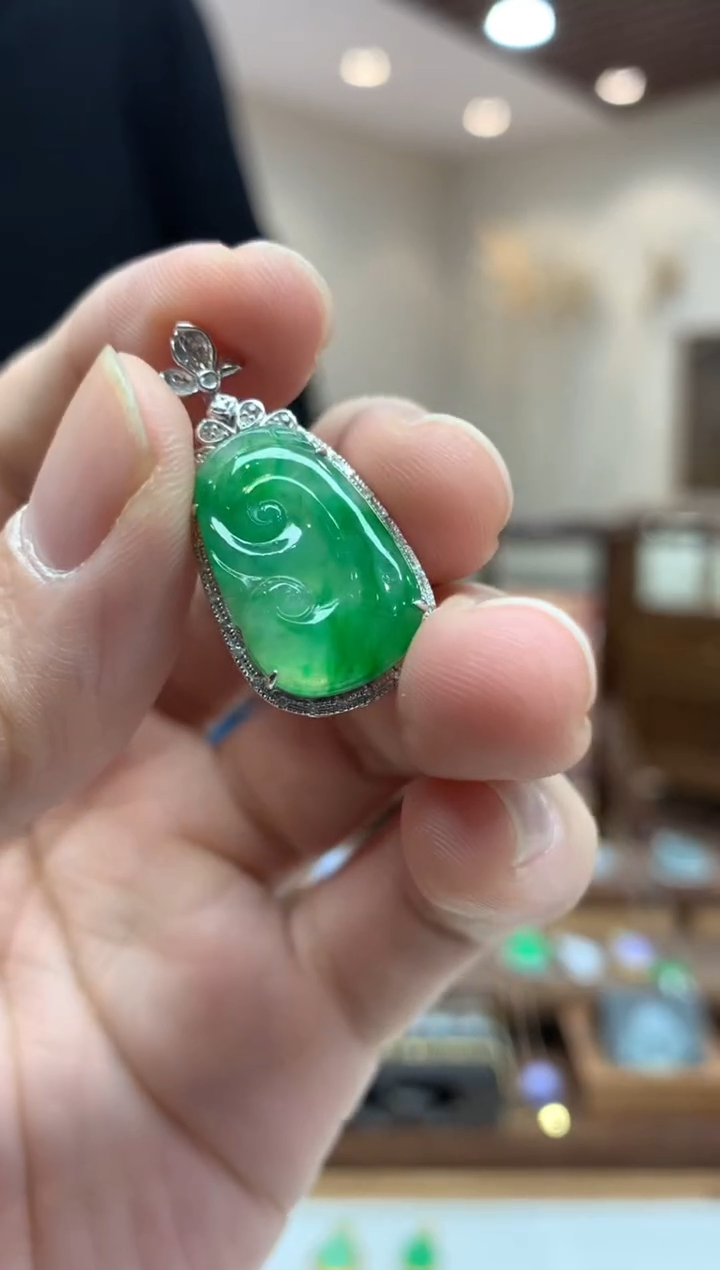 【闪购商品】翡翠吊坠(不含链)18K金镶嵌如意