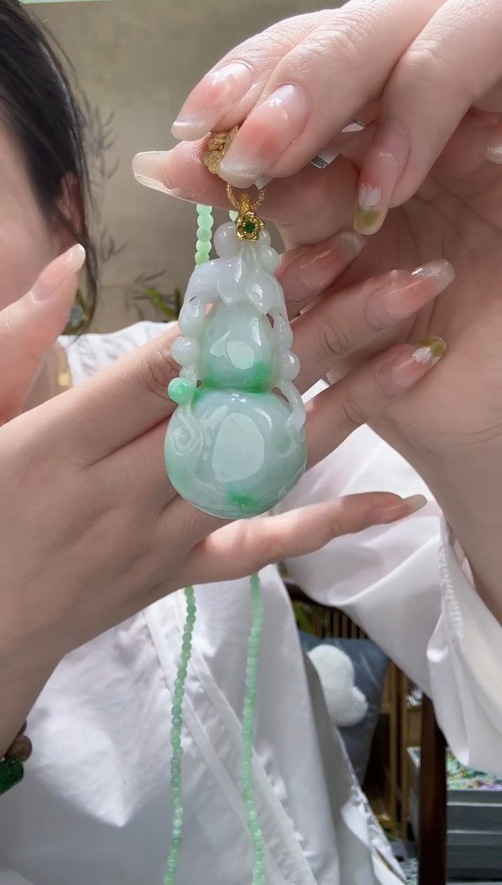 翡翠未镶嵌颈饰吊坠