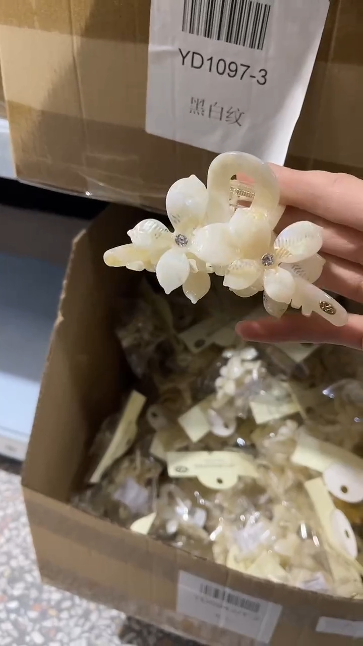 非金属树脂米黄色双花醋酸抓