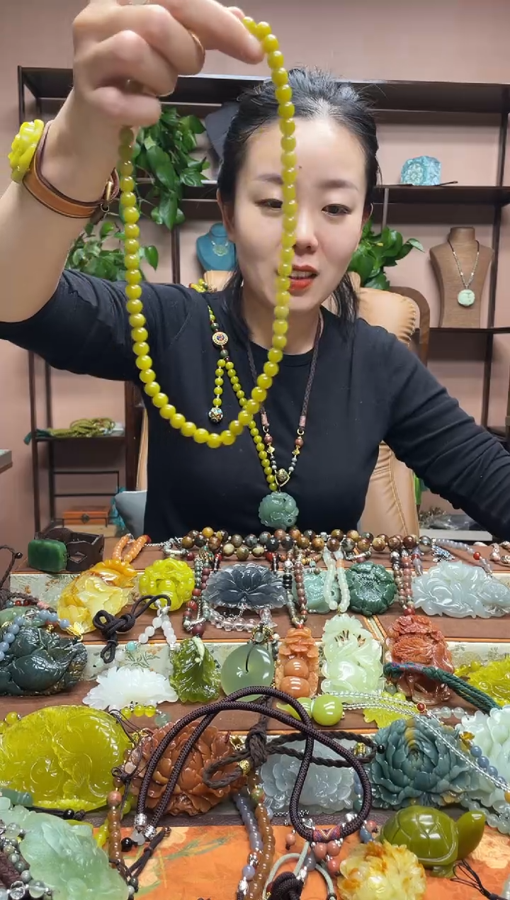 未镶嵌岫玉吊坠多样性发货发其中之一