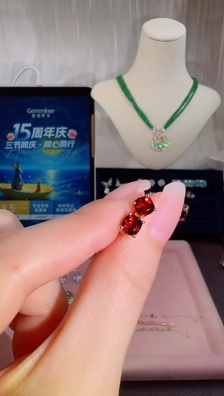 银S925镶嵌耳饰石榴石BE12822