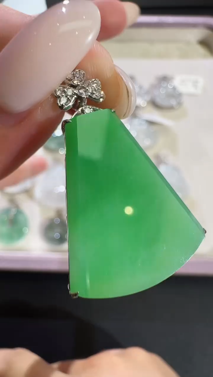 吊坠(不含链)18K金镶嵌翡翠【源头工厂】钻石镶嵌