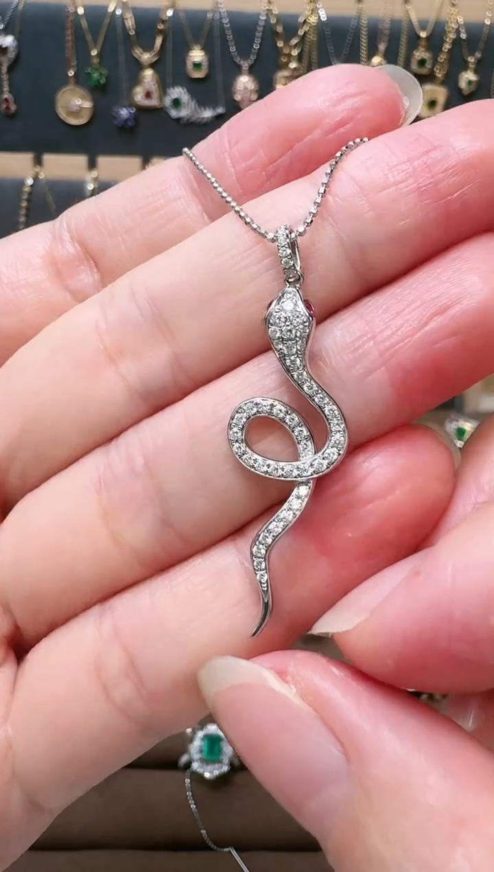 【闪购商品】钻石颈饰18K金镶嵌18K金灵蛇吊坠