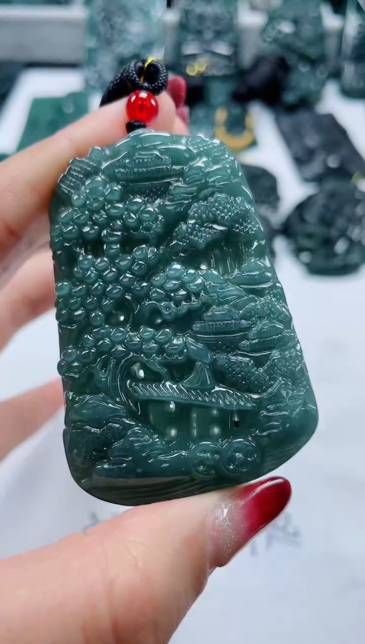 【闪购商品】翡翠颈饰未镶嵌           