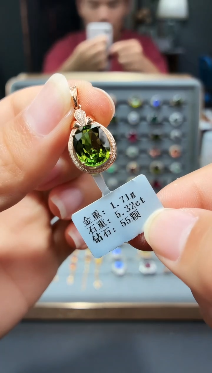 颈饰18K金镶嵌碧玺5.32.