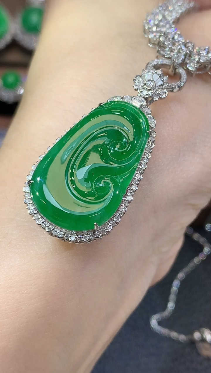 吊坠(不含链)18K金镶嵌翡翠C46