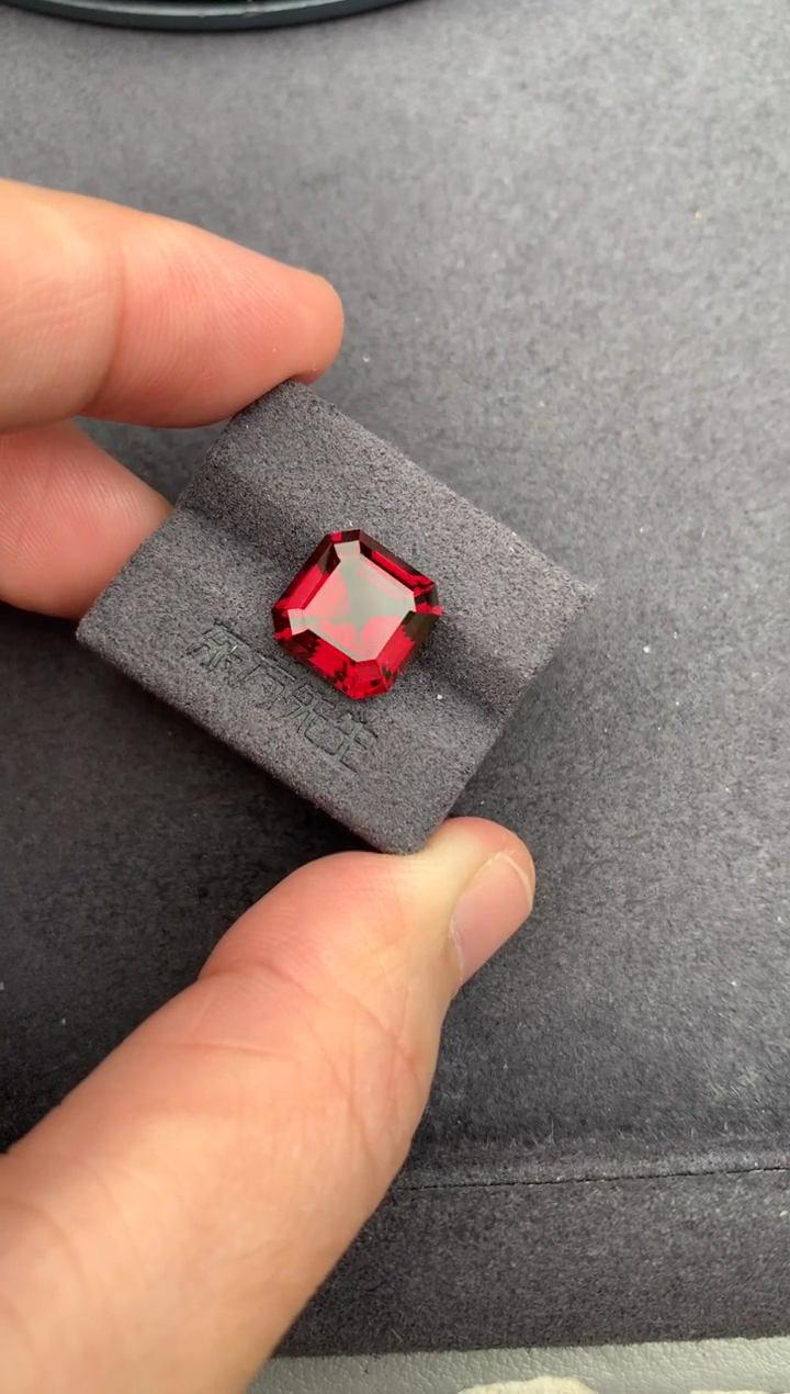 未镶嵌珠宝半成品石榴石5.9ct镁铝榴石 BF 定制
