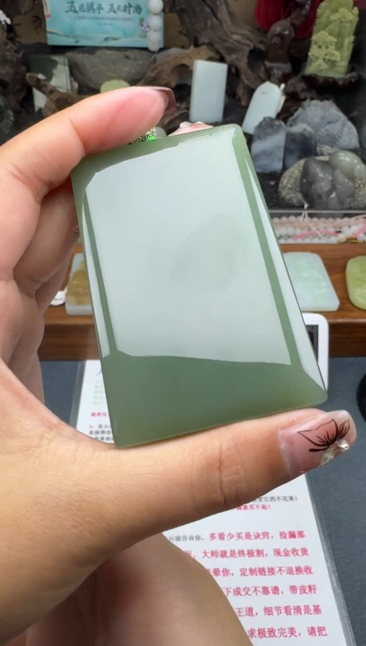 和田玉未镶嵌颈饰菲菲