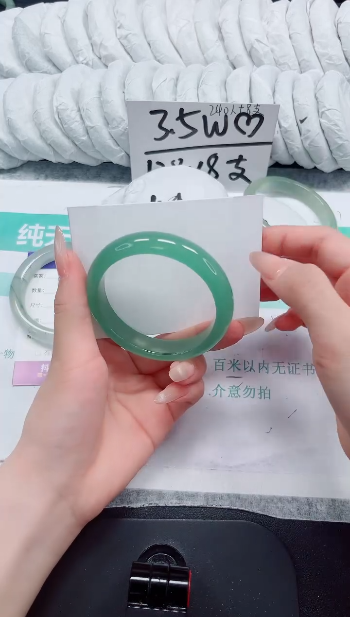 石英质玉手镯未镶嵌125-56.5