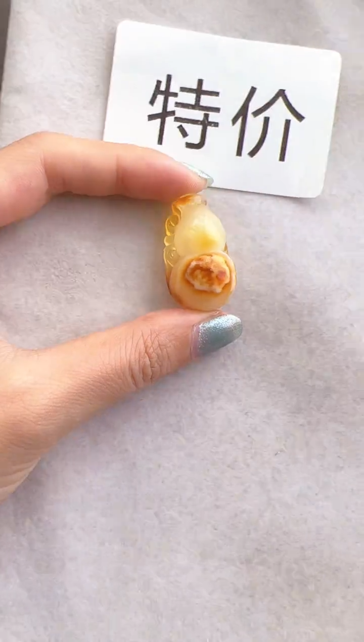 【闪购商品】琥珀裸石未镶嵌10220185-特价吊坠