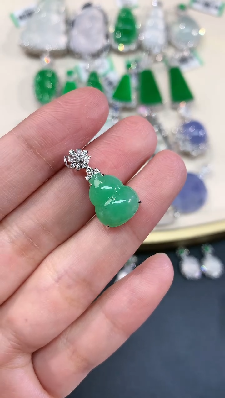 【闪购商品】翡翠吊坠(不含链)18K金镶嵌A63|3980