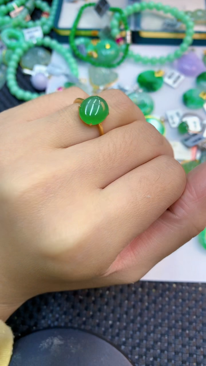 颈饰18K金镶嵌翡翠1