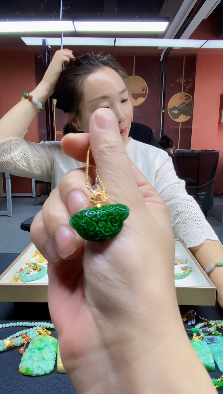 颈饰未镶嵌翡翠吊坠