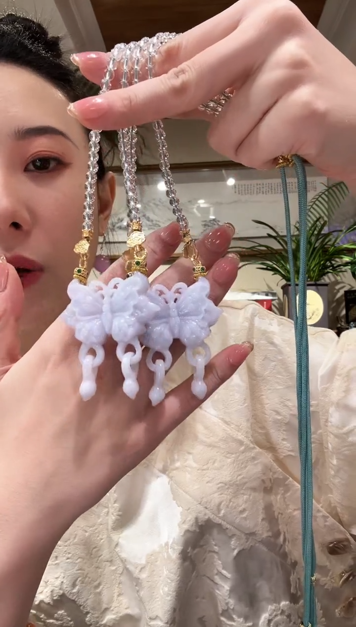 翡翠未镶嵌颈饰多样性发其一