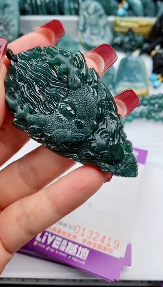 【闪购商品】翡翠颈饰未镶嵌             