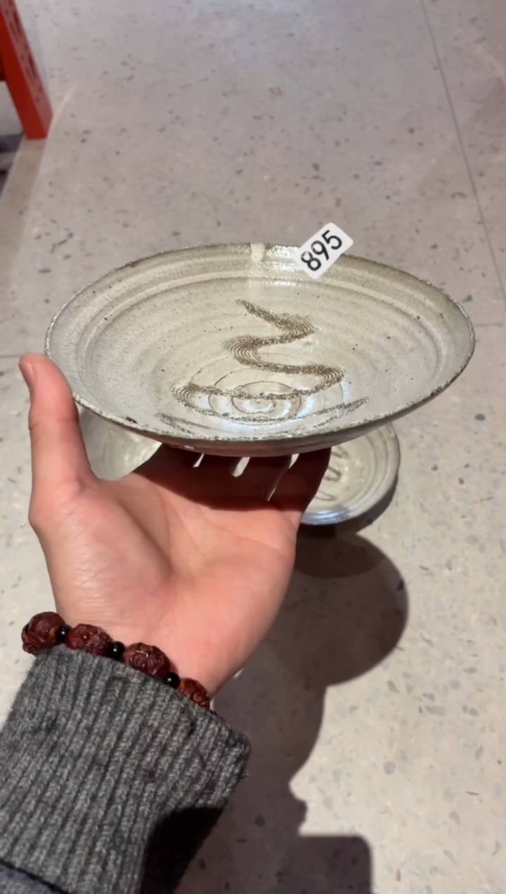 瓷片留*895微瑕白粉引斗盘1个