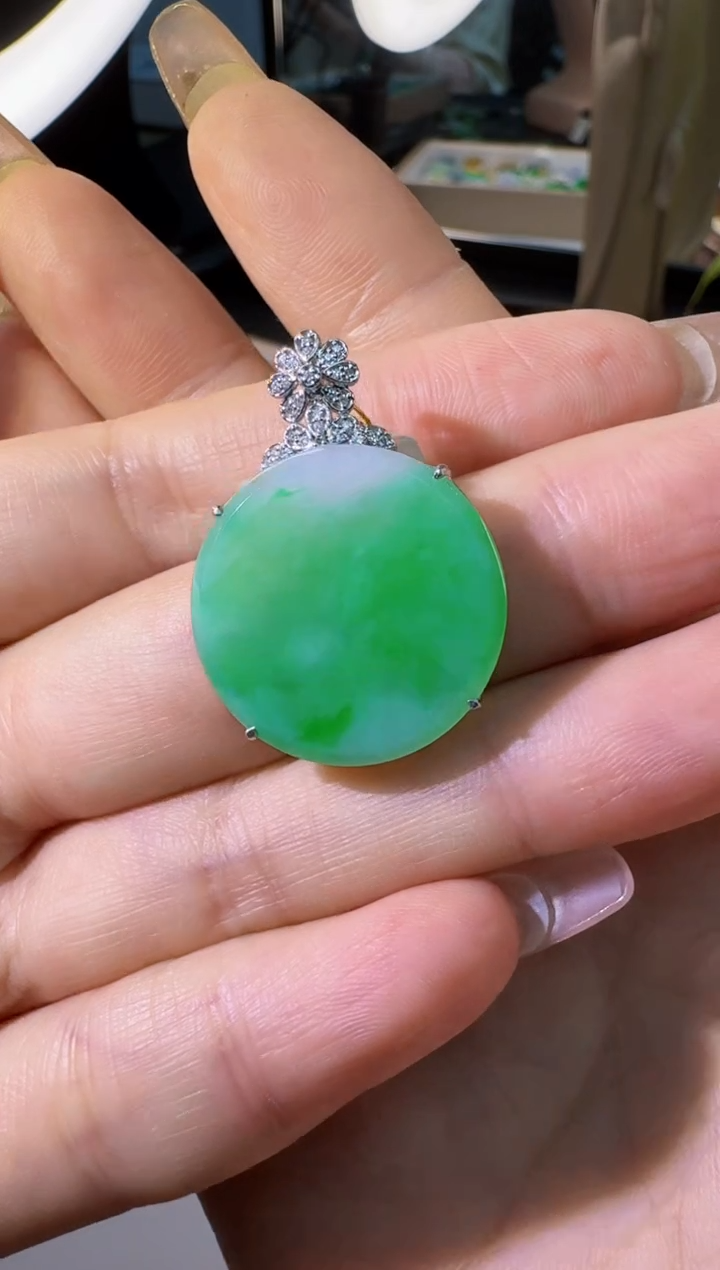 【闪购商品】翡翠吊坠(不含链)18K金镶嵌缅甸翡翠A货吊坠