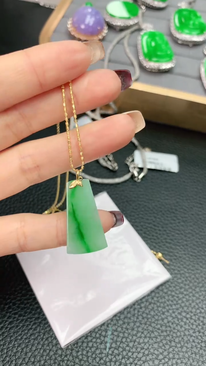 【闪购商品】翡翠颈饰18K金镶嵌赠礼盒证书