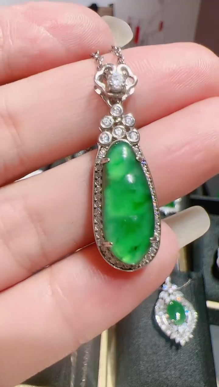 【闪购商品】翡翠颈饰合金202522627