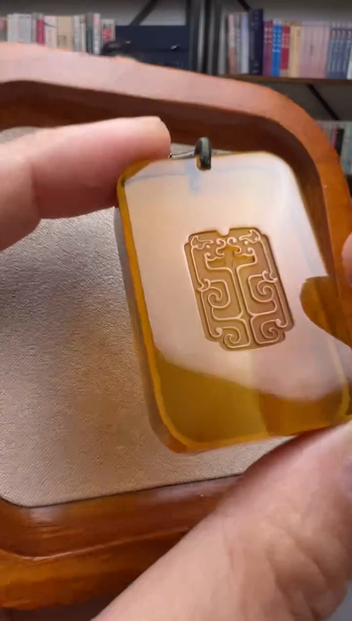 【闪购商品】琥珀颈饰未镶嵌双龙护主