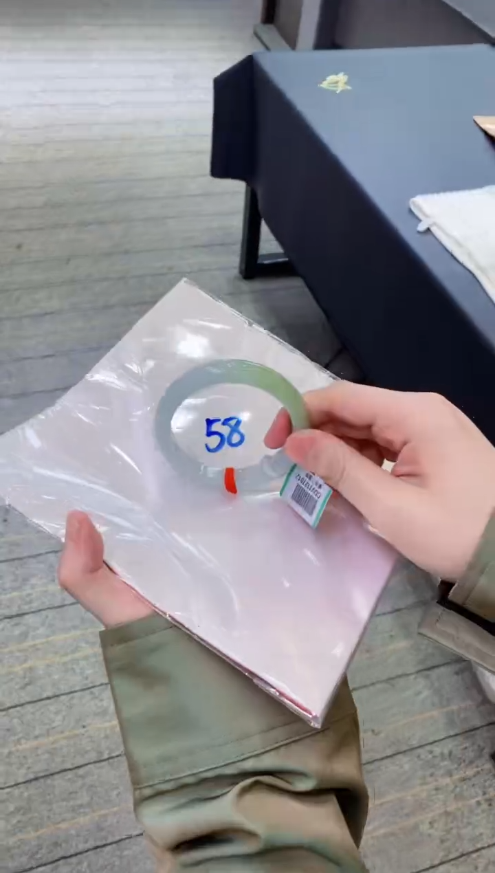 【闪购商品】翡翠手镯未镶嵌              