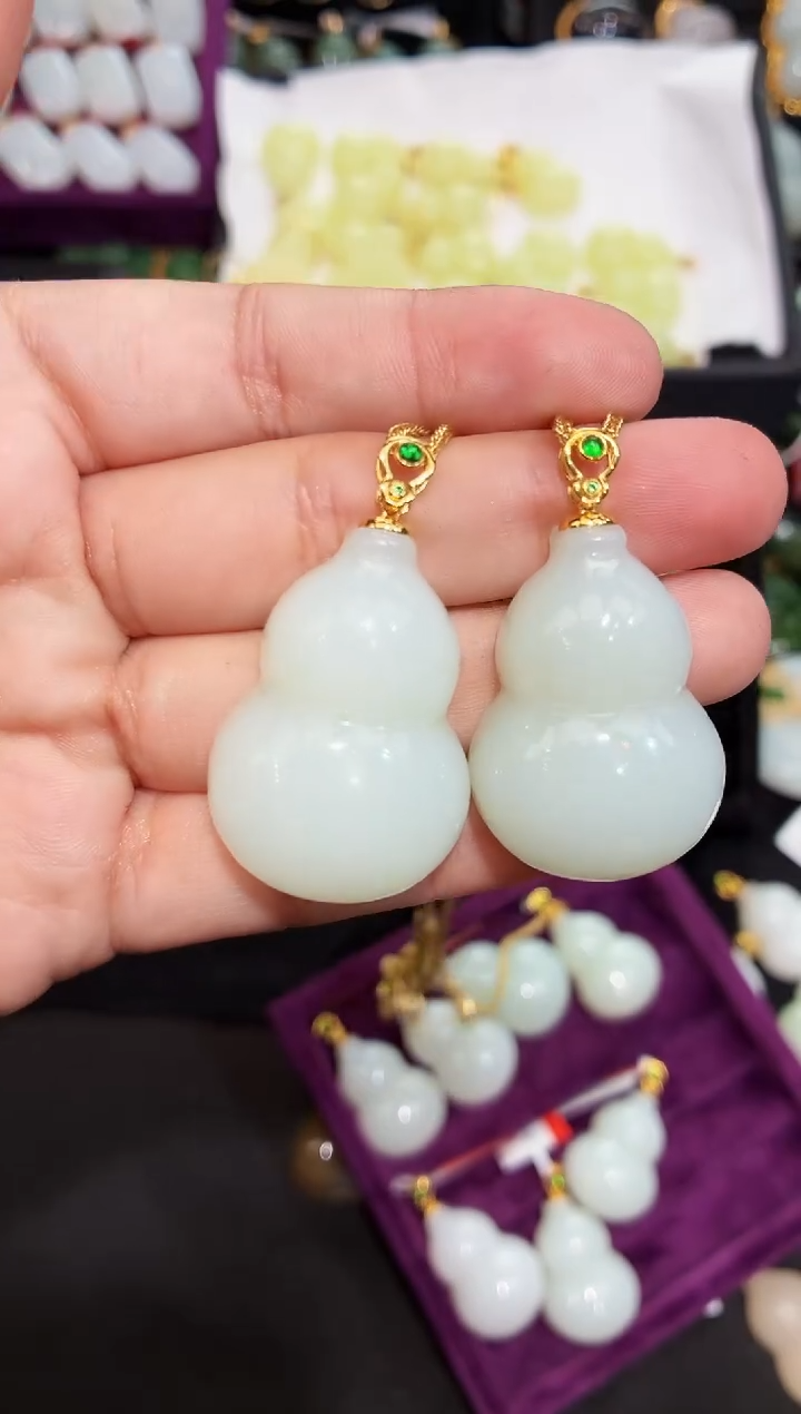 吊坠(赠链)18K金镶嵌和田玉37多样性发一