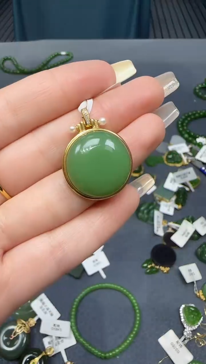 【闪购商品】和田玉挂件18K金镶嵌1