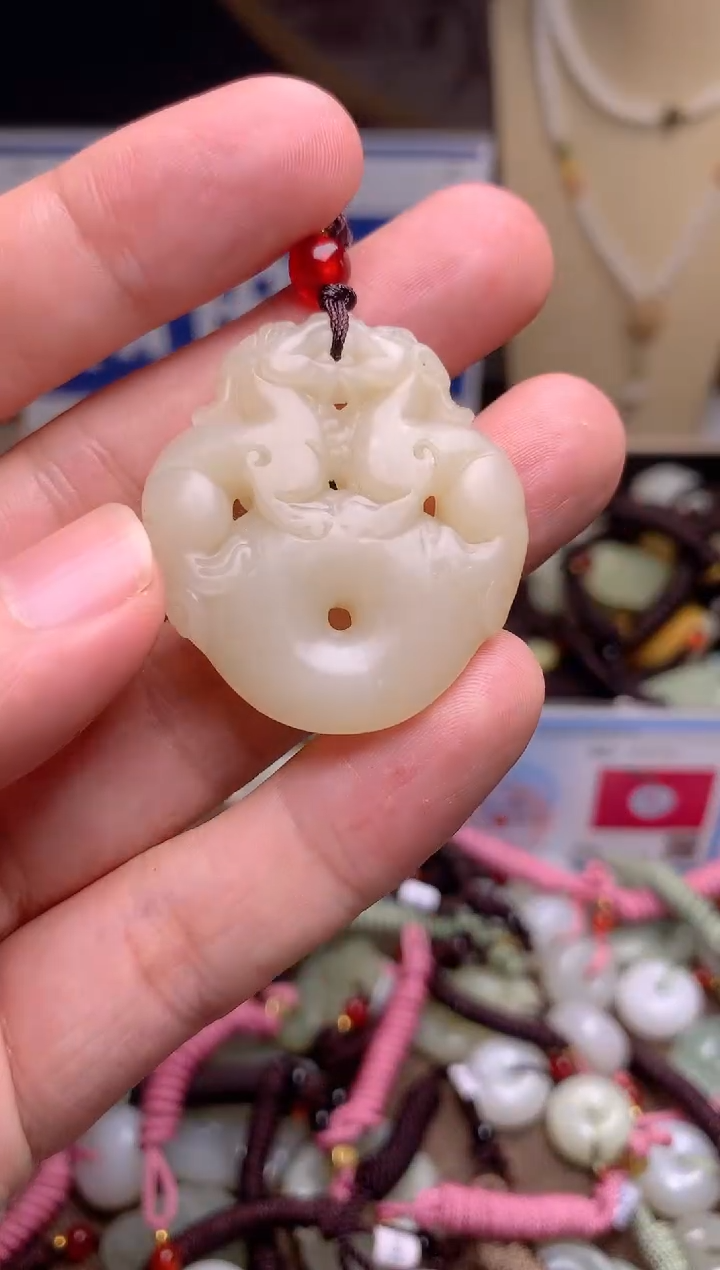 颈饰未镶嵌和田玉1