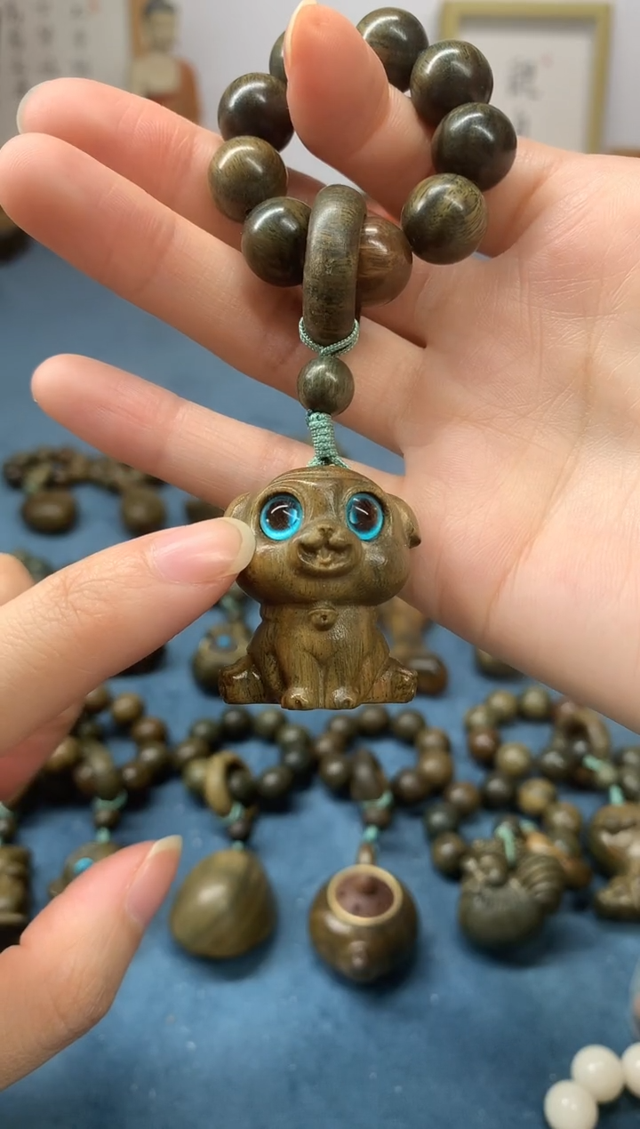 【闪购商品】维腊木（绿檀）把件小狗 盘玩件