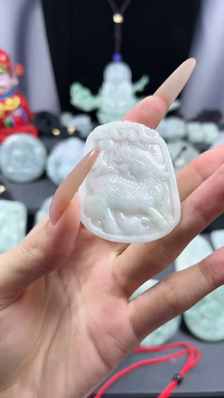 【闪购商品】翡翠颈饰未镶嵌麒麟
