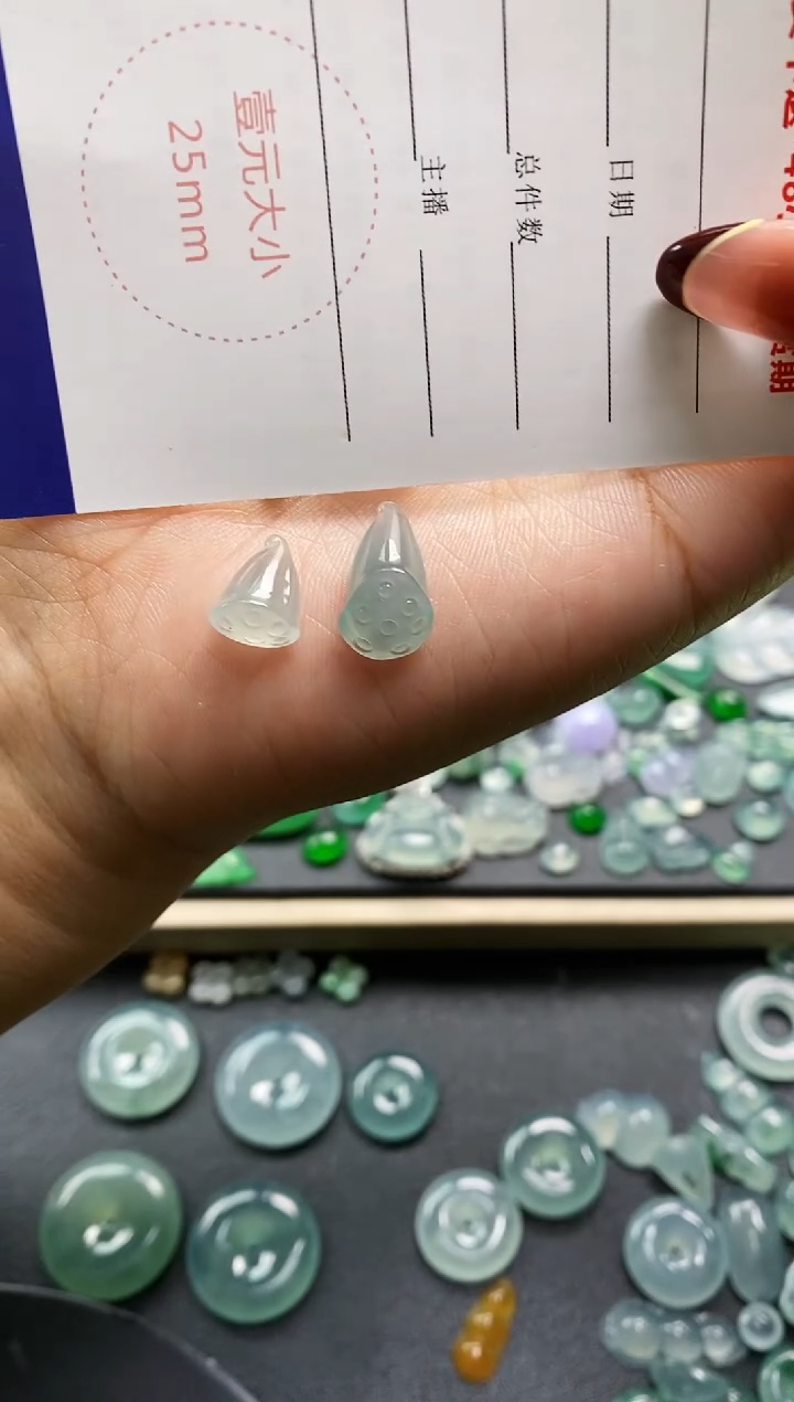 裸石翡翠专*莲蓬2个 买断不退不换 定向 专注