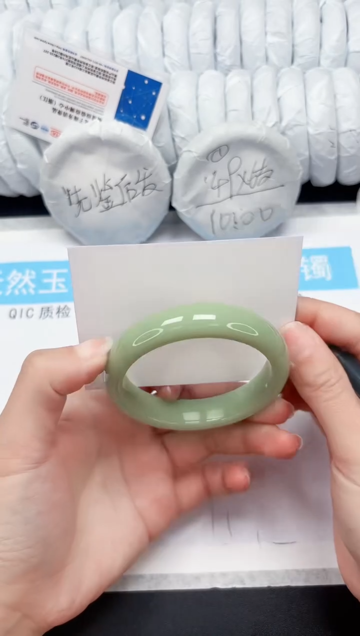 【闪购商品】石英质玉手镯未镶嵌560-58.6