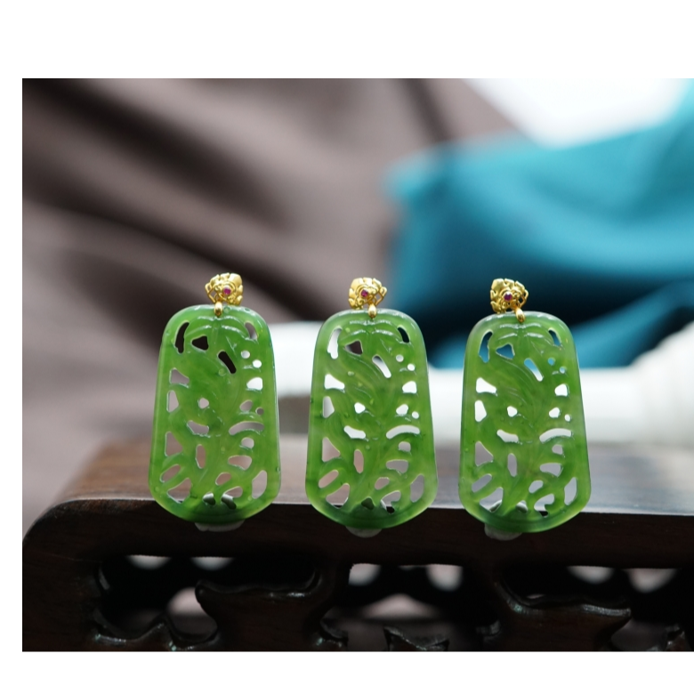 18k和田玉碧玉镂空牌(多样性发其一)    T010601